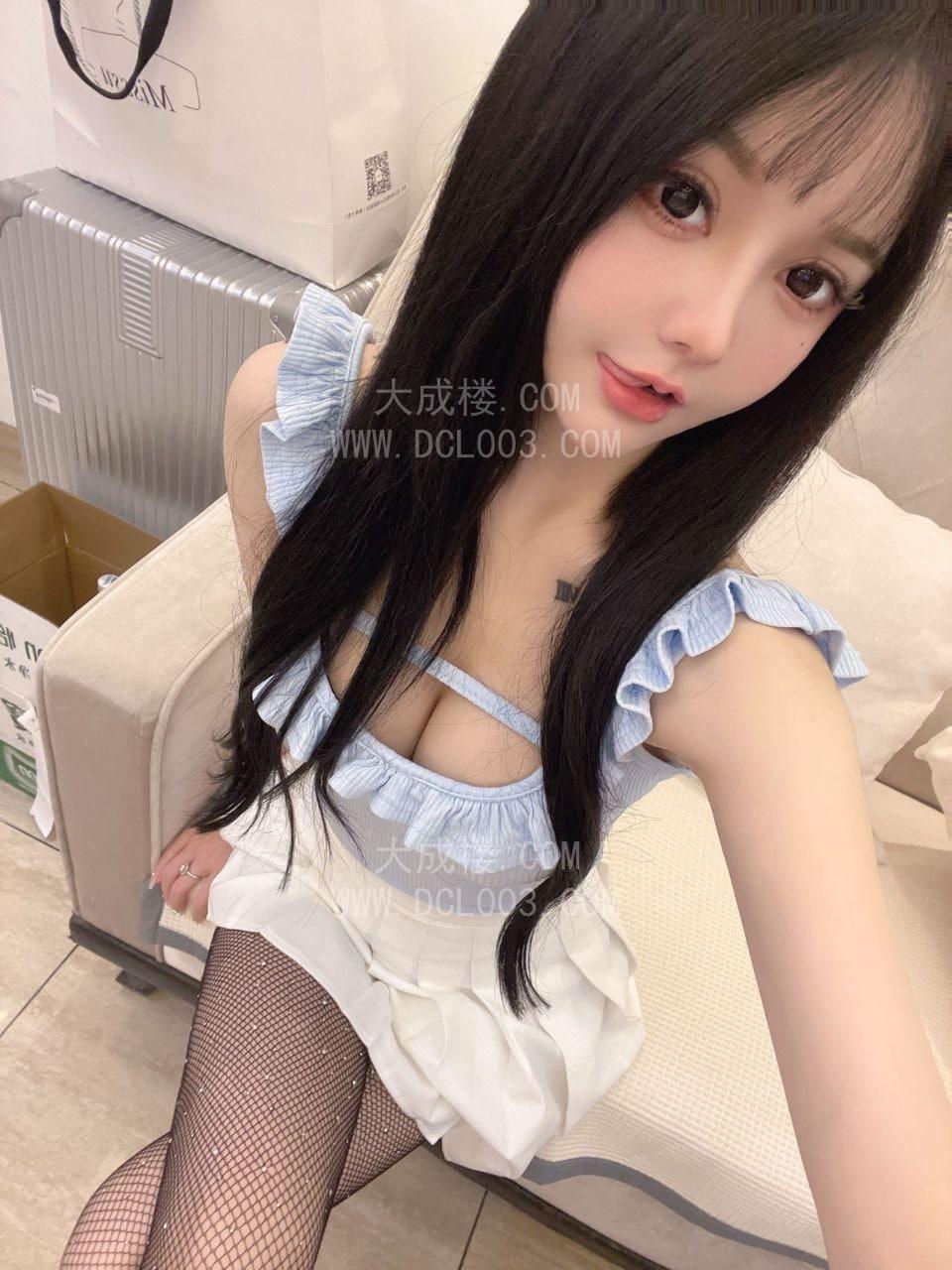 青岛大长腿小骚货直接喷射