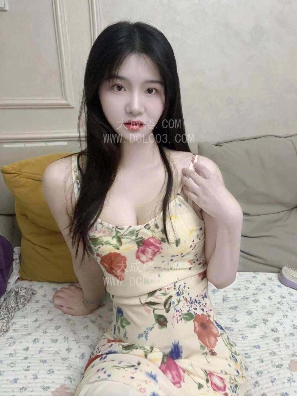 厦门白嫩大胸性感翘臀老师