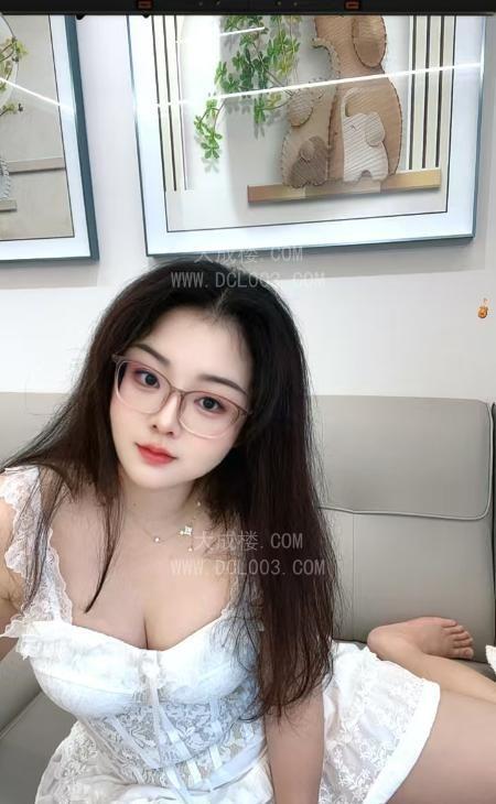 成都成华广东眼镜妹