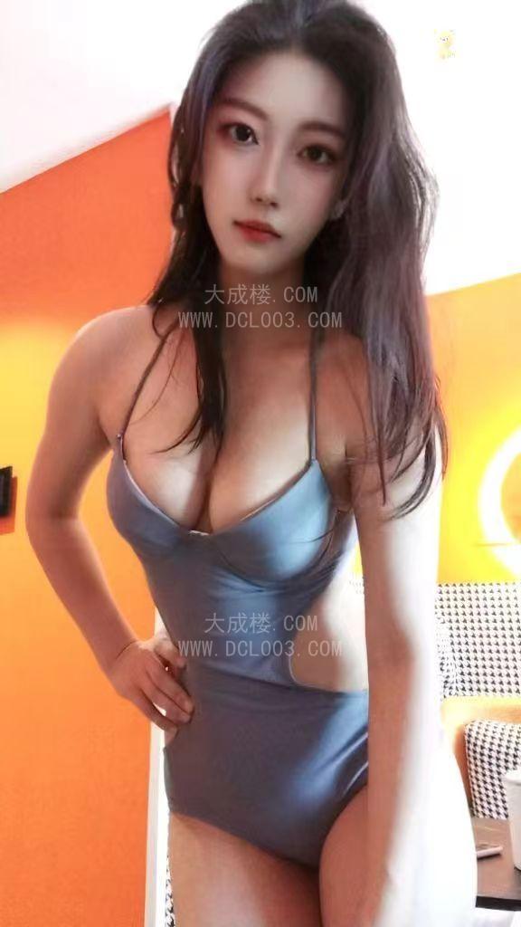 青岛崂山饥渴风骚大白奶嫩妹