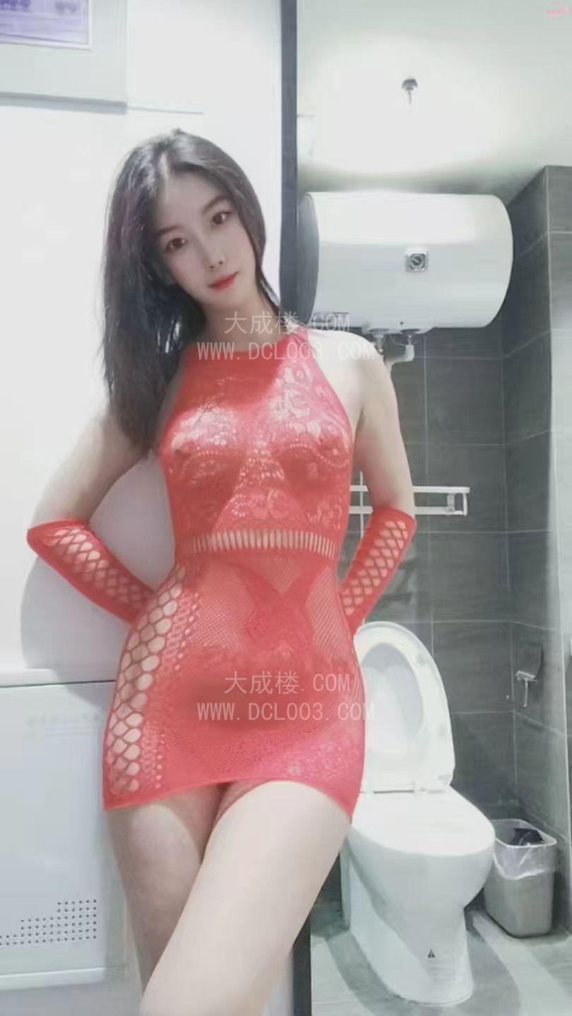 青岛崂山饥渴风骚大白奶嫩妹