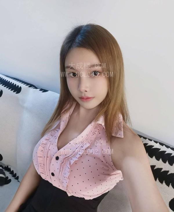 白云白皙爆乳御姐金善恩