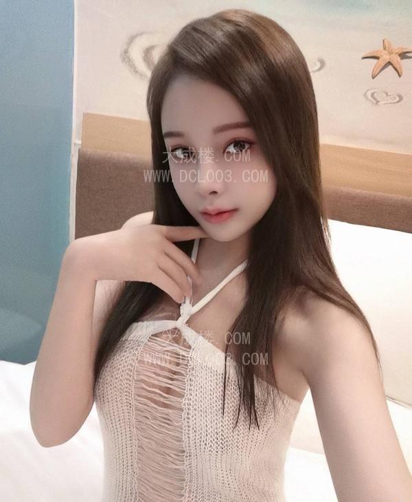 白云白皙爆乳御姐金善恩