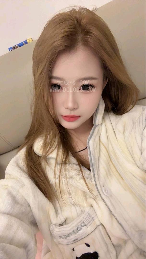 杭州余杭大胸翘臀清纯妹