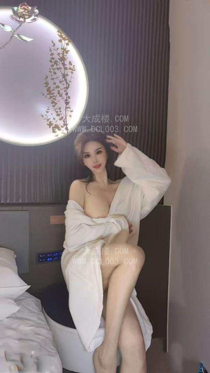 宝山妩媚大奶性感小姐姐