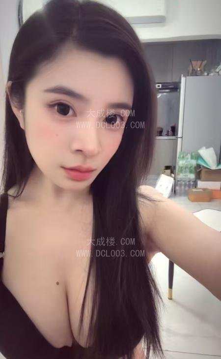 静安美乳翘臀小美女