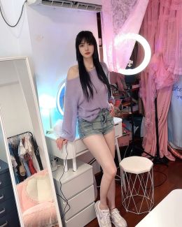 黄埔小英居家抓龙筋丝袜控