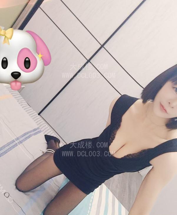 成都东站短发大胸妹妹