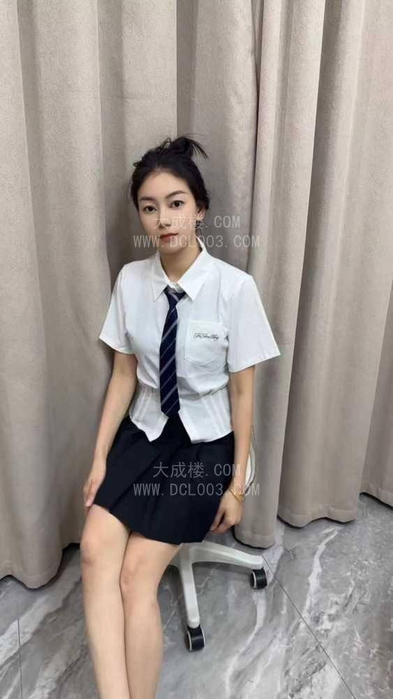 杭州刚下海不久还有些害羞妹子