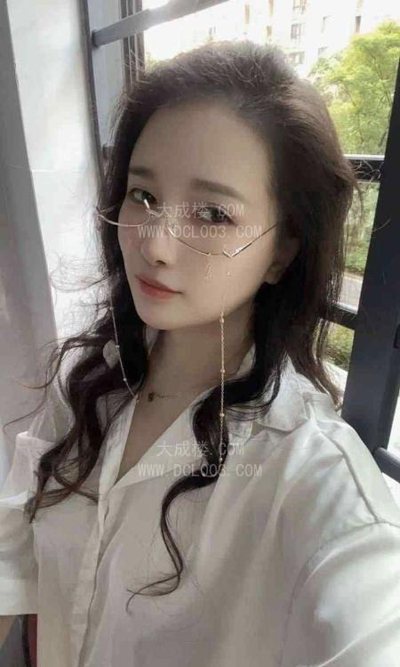 性感眼镜妹