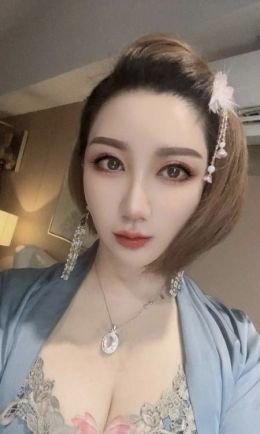 天河珠宝御姐