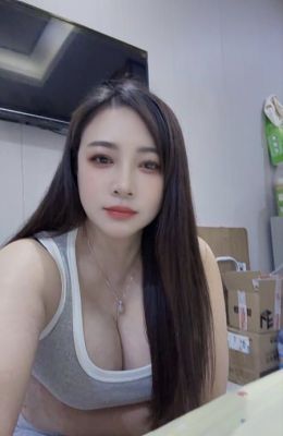 白云美臀美少妇