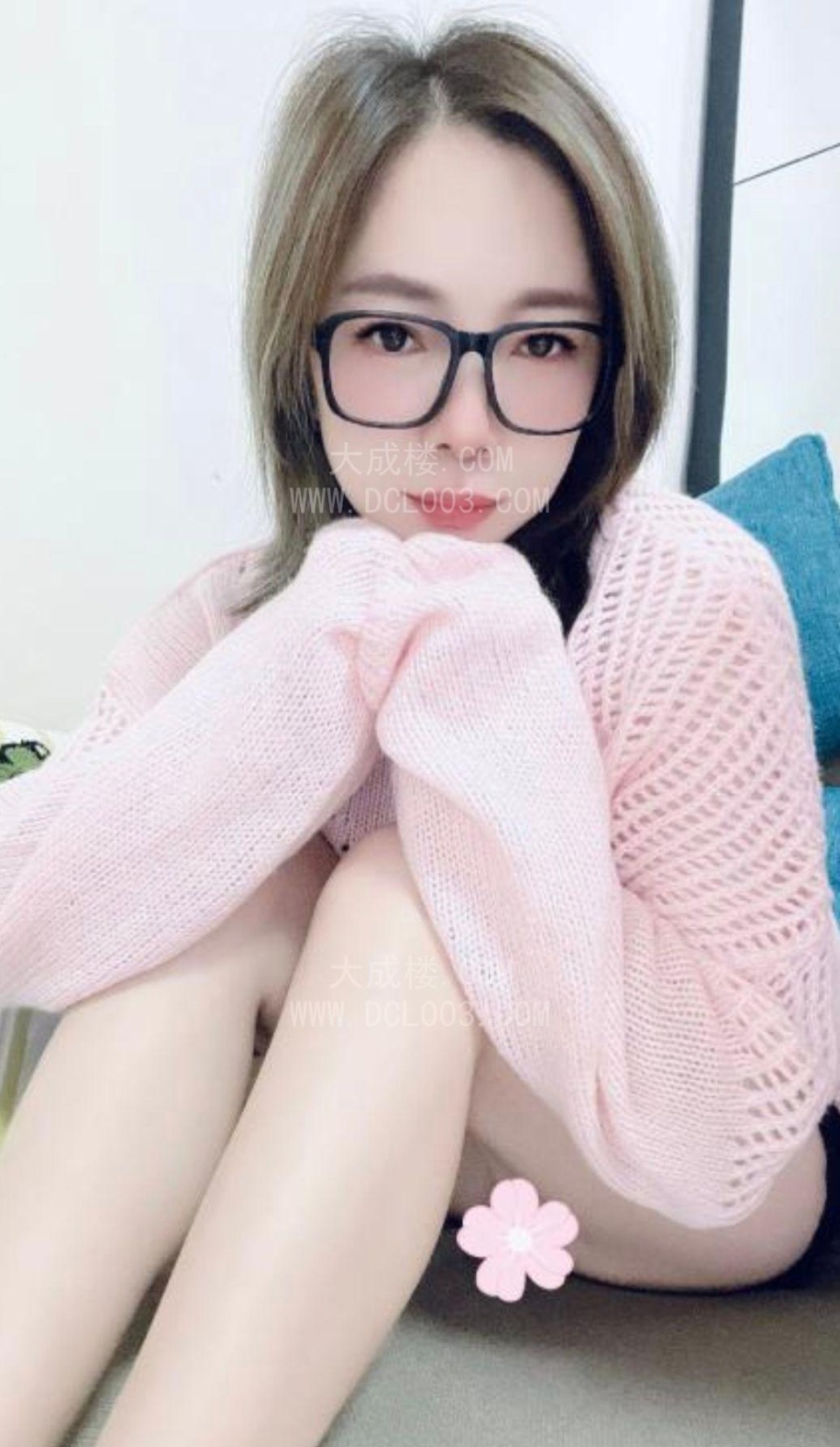 轻熟眼镜姐姐
