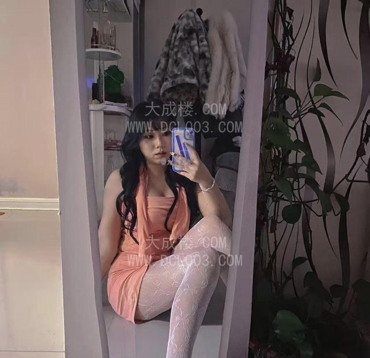 和平娇小美妇