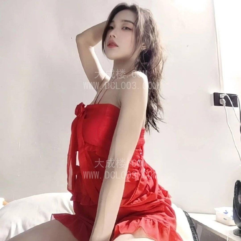 越秀性感诱人小美女思思