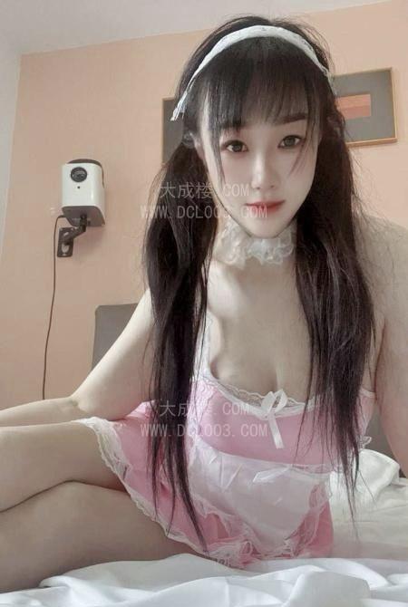 白嫩骚小姐姐