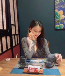 番禺黑丝翘臀美女