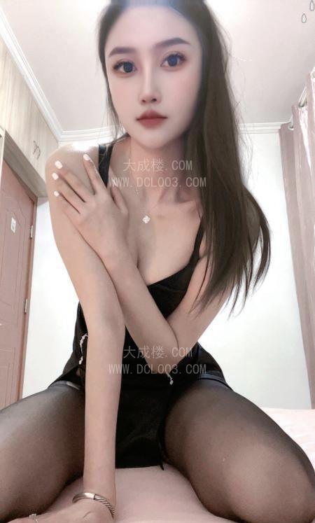 黑丝白屁股