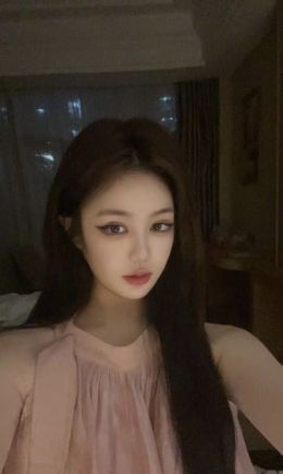 纯欲风性感文艺小妹