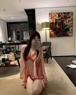 高颜值蜜桃臀思思